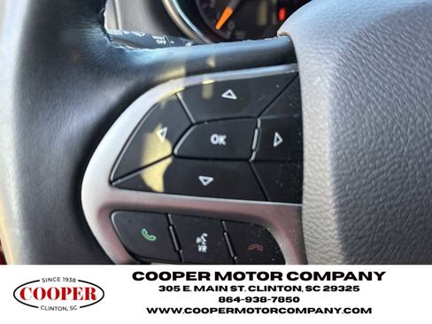 Used 2021 Jeep Grand Cherokee Laredo X image 27