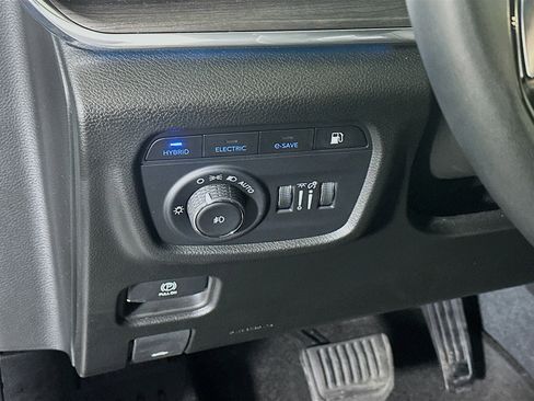 Used 2023 Jeep Grand Cherokee Overland w/ Advanced Protech Group III image 17