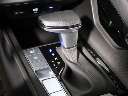 Used 2025 Hyundai Elantra Blue image 16