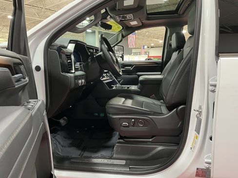 Used 2025 GMC Sierra 3500 Denali w/ Denali Reserve Package image 11