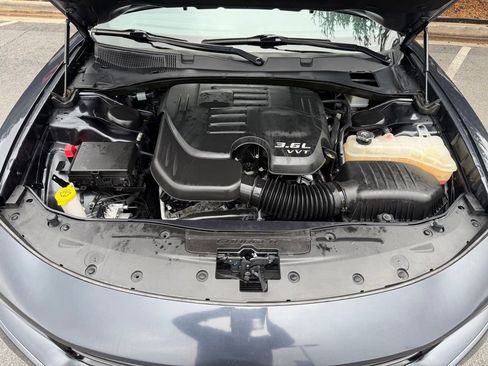 Used 2019 Dodge Charger SXT RWD image 6