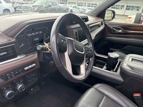 Used 2021 GMC Yukon Denali w/ Denali Premium Package image 48