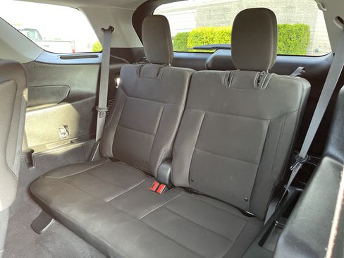 Used 2023 Ford Explorer XLT AWD/4WD image 10