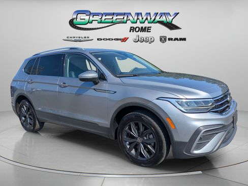 Used 2024 Volkswagen Tiguan SE AWD/4WD image 1