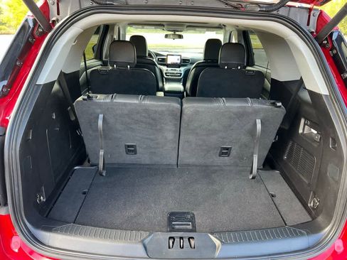 Used 2020 Ford Explorer XLT w/ Equipment Group 202A image 24