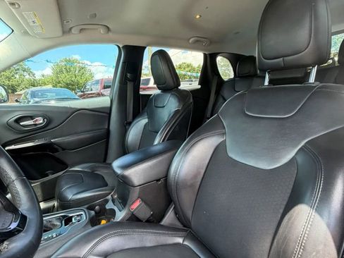 Used 2019 Jeep Cherokee Latitude Plus FWD image 12