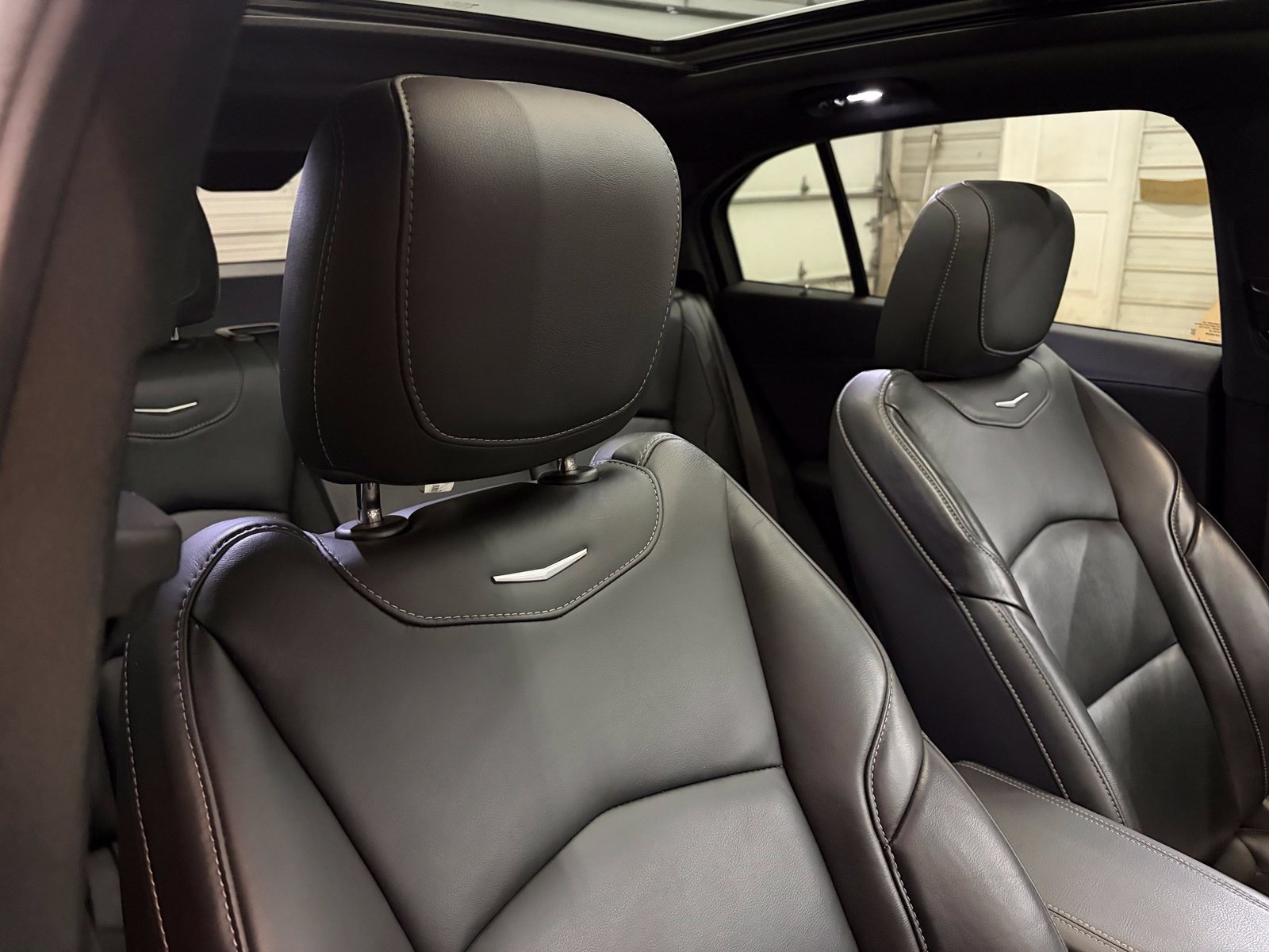 Used 2022 Cadillac XT4 Luxury w/ Cold Weather Package AWD/4WD image 27