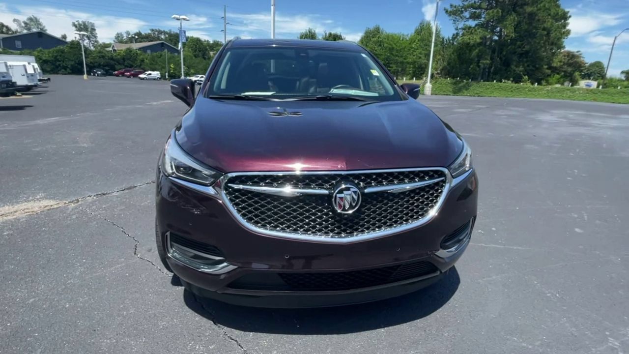 Used 2021 Buick Enclave Avenir w/ Avenir Technology Package FWD image 3