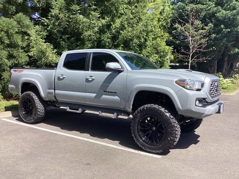 Used 2020 Toyota Tacoma TRD Sport w/ Technology Package AWD/4WD image 10