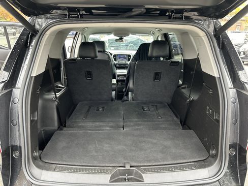 Used 2023 GMC Acadia SLE w/ Driver Convenience Package image 18