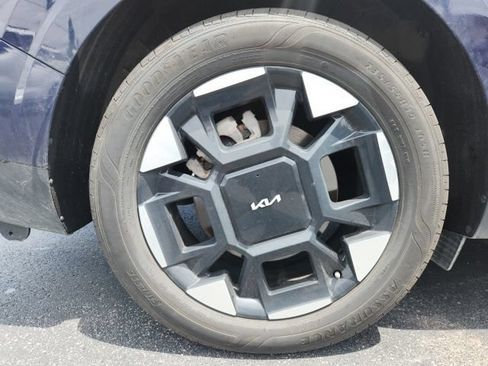 Used 2025 Kia Carnival EX FWD image 17