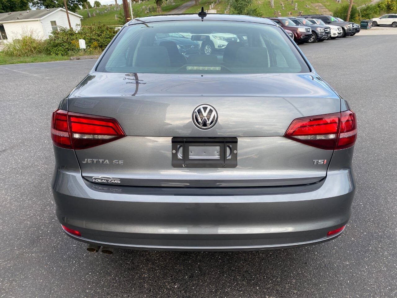 Used 2016 Volkswagen Jetta SE FWD image 4