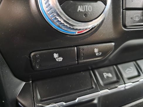 Used 2020 GMC Sierra 2500 SLE w/ SLE Value Package; AWD/4WD image 17