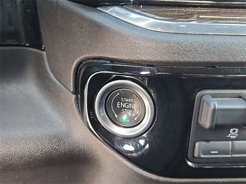 Used 2025 Chevrolet Silverado 1500 LT image 31