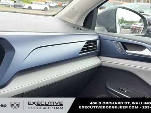 Used 2023 Volkswagen Taos SE AWD/4WD image 21