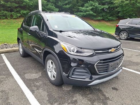 Certified 2020 Chevrolet Trax LT w/ LT Convenience Package FWD image 3