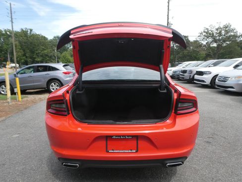 Used 2018 Dodge Charger SXT w/ Blacktop Package RWD image 7