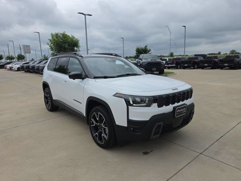 New 2026 Jeep Cherokee Overland w/ Trailer Tow Group AWD/4WD image 7
