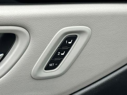 Used 2025 Honda Pilot Touring image 20