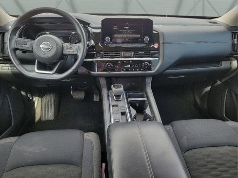 Used 2025 Nissan Pathfinder SV image 9