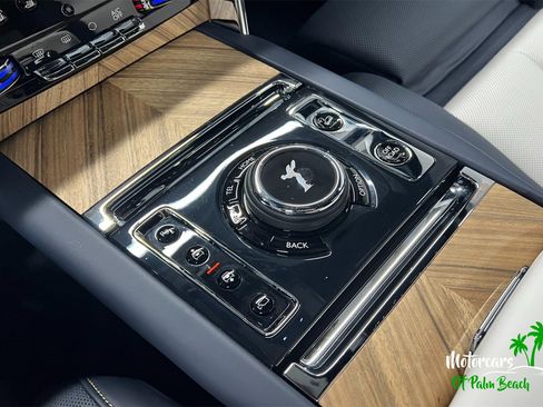 Used 2025 Rolls-Royce Cullinan image 17