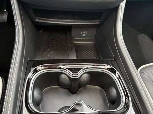 New 2027 Chrysler Pacifica Limited FWD image 34