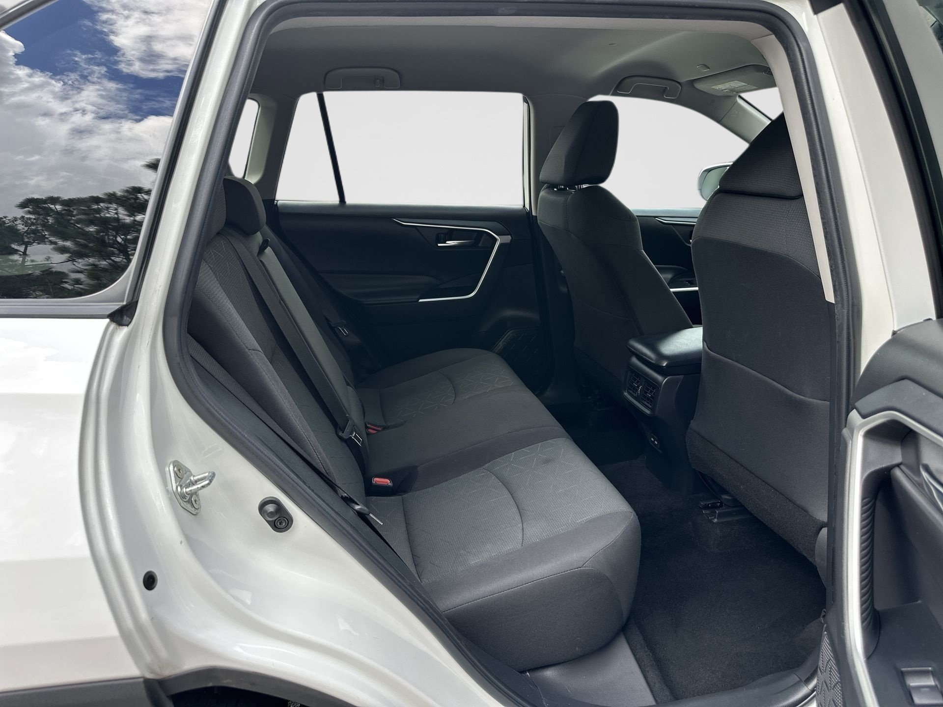 Used 2024 Toyota RAV4 XLE FWD image 26
