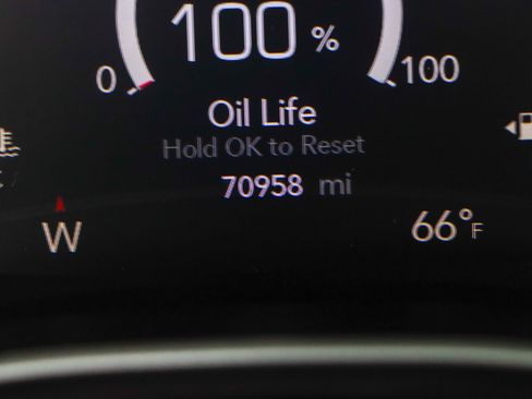 Used 2023 Chrysler Pacifica Touring-L FWD image 16