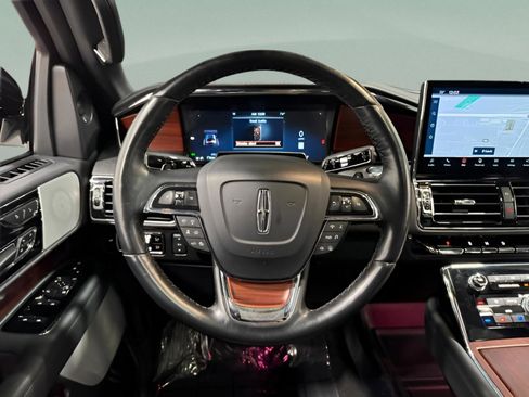 Used 2023 Lincoln Navigator Reserve image 16