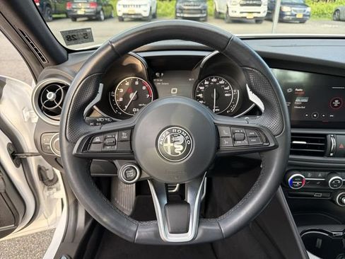 Used 2023 Alfa Romeo Giulia Veloce AWD/4WD image 18