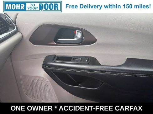 Used 2022 Chrysler Voyager LX FWD image 25