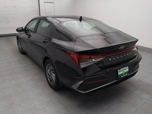 Used 2024 Hyundai Elantra Blue FWD image 5