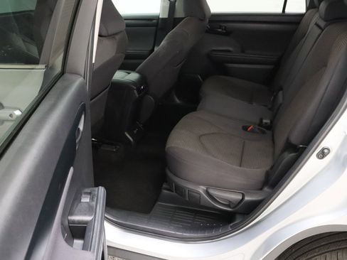 Used 2025 Toyota Highlander LE FWD image 28