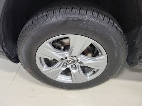 Used 2024 Toyota RAV4 XLE AWD/4WD image 38