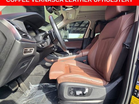 Used 2022 BMW X7 xDrive40i w/ Premium Package image 2