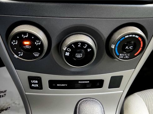 Used 2013 Toyota Corolla LE FWD image 30