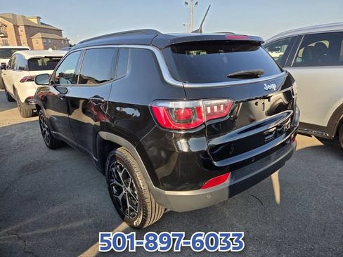 Used 2025 Jeep Compass Limited AWD/4WD image 4