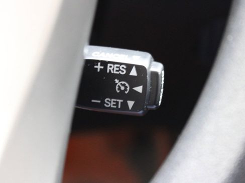 Used 2015 Toyota Prius Three image 18