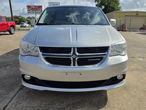 Used 2012 Dodge Grand Caravan Crew FWD image 2