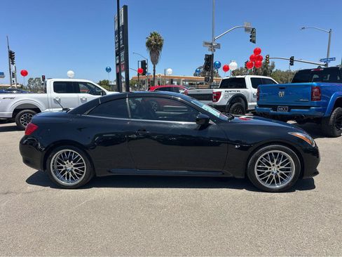 Used 2014 INFINITI Q60 Convertible w/ Premium Package RWD image 43