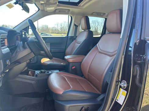 Used 2023 Ford Maverick Lariat w/ Lariat Luxury Package image 3