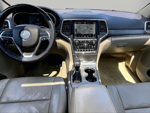 Used 2018 Jeep Grand Cherokee Overland AWD/4WD image 14