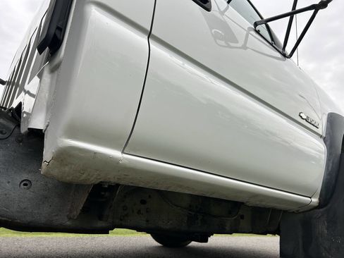 Used 2004 Chevrolet Silverado 3500 2WD Regular Cab image 12