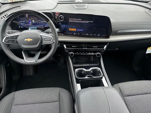 New 2025 Chevrolet Traverse LT w/ Enhanced Driving Package image 14