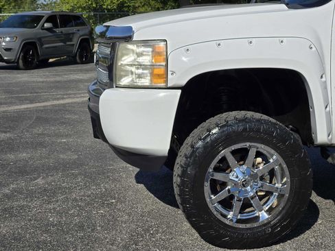 Used 2009 Chevrolet Silverado 1500 LT w/ Texas Edition AWD/4WD image 8
