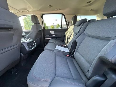Used 2025 Ford Expedition Active AWD/4WD image 28