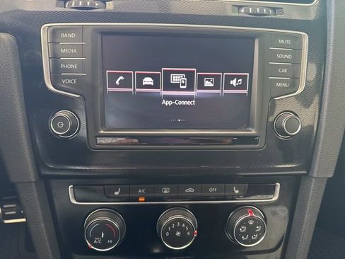 Used 2017 Volkswagen GTI Sport image 17