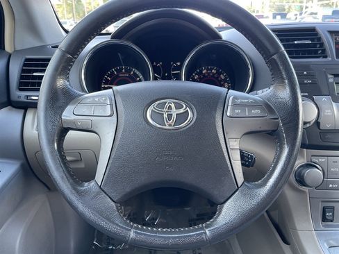 Used 2010 Toyota Highlander SE FWD image 24