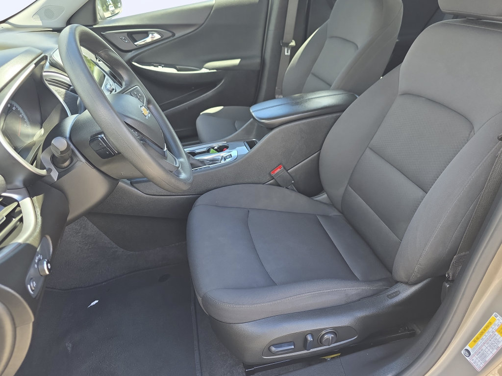 Used 2025 Chevrolet Malibu LT FWD image 11