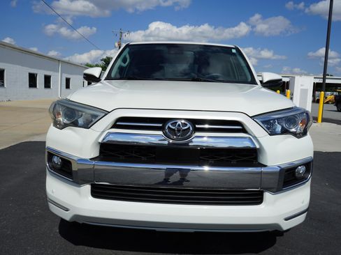Used 2020 Toyota 4Runner SR5 Sport Utility image 8